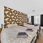 Old Town Luxury 2 Bedroom 65 M2 On 3rd Floor * タリン