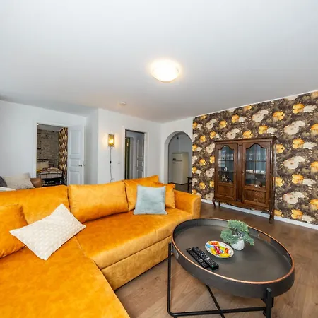 Apartamento Old Town Luxury 2 Bedroom 65 M2 On 3rd Floor