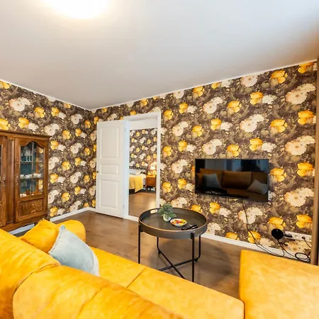 Old Town Luxury 2 Bedroom 65 M2 On 3rd Floor Talin