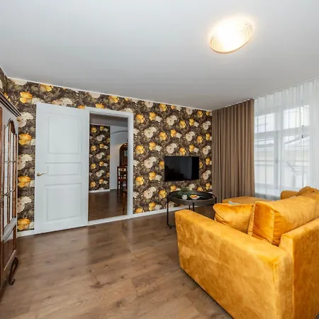 Old Town Luxury 2 Bedroom 65 M2 On 3rd Floor