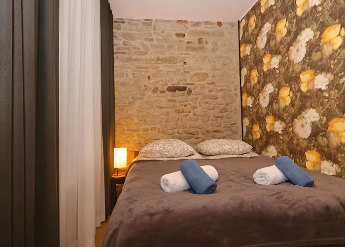 Old Town Luxury 2 Bedroom 65 M2 On 3rd Floor Tallin